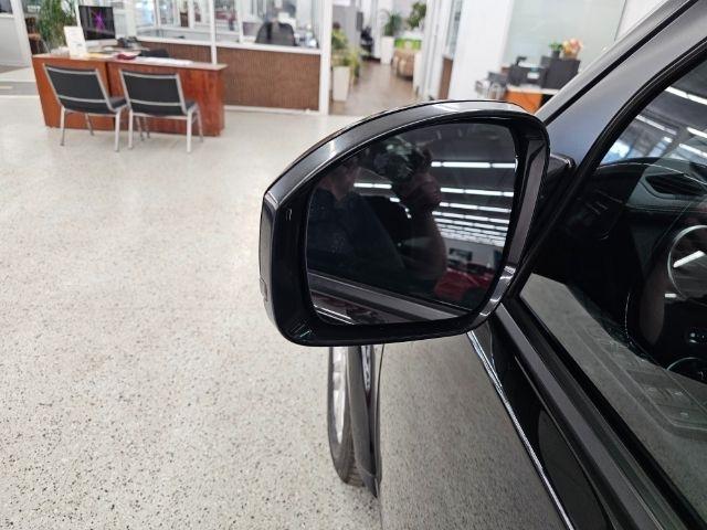 Land Rover LR4 4WD 4dr LUX 2015