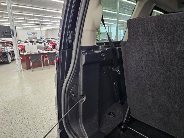 Land Rover LR4 4WD 4dr LUX 2015