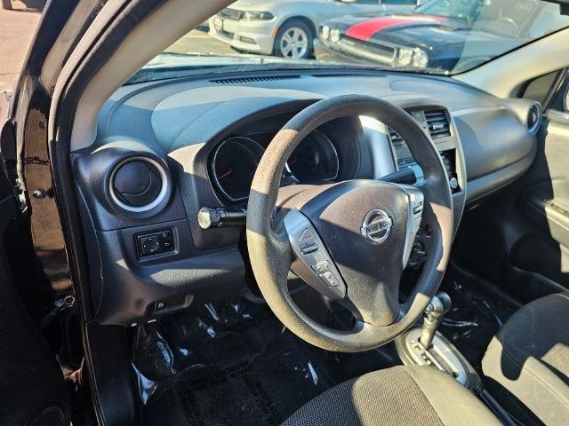 Nissan Versa Sedan SV CVT 2017