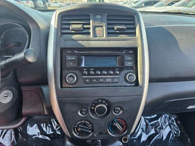 Nissan Versa Sedan SV CVT 2017