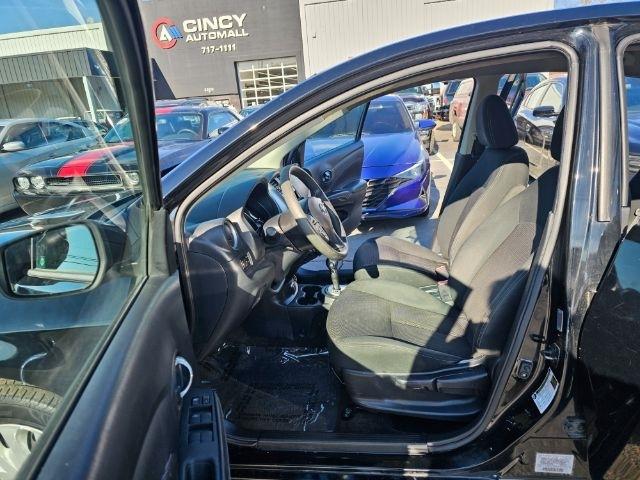 Nissan Versa Sedan SV CVT 2017