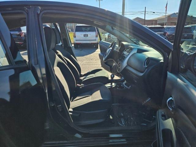 Nissan Versa Sedan SV CVT 2017