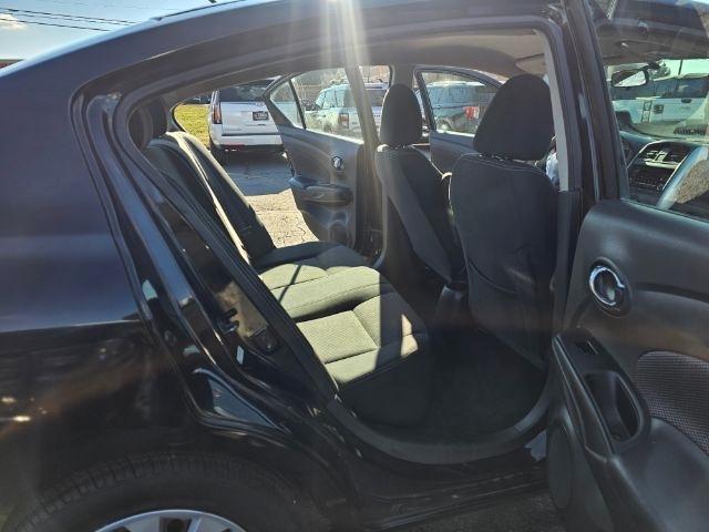 Nissan Versa Sedan SV CVT 2017