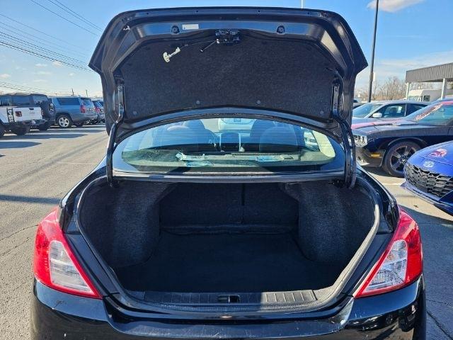 Nissan Versa Sedan SV CVT 2017