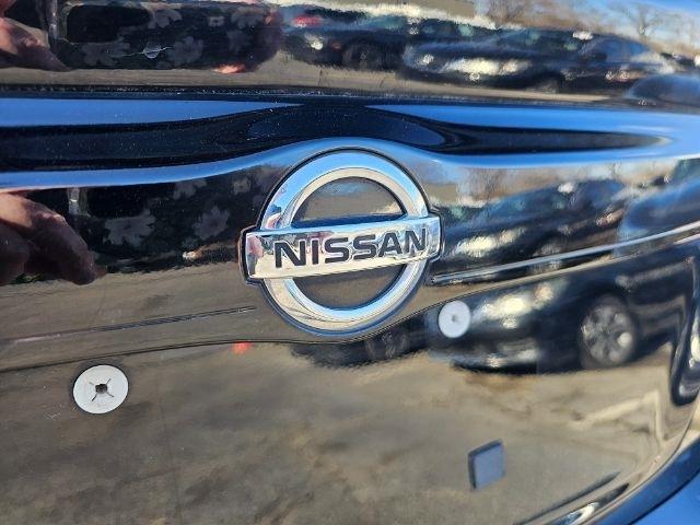 Nissan Versa Sedan SV CVT 2017