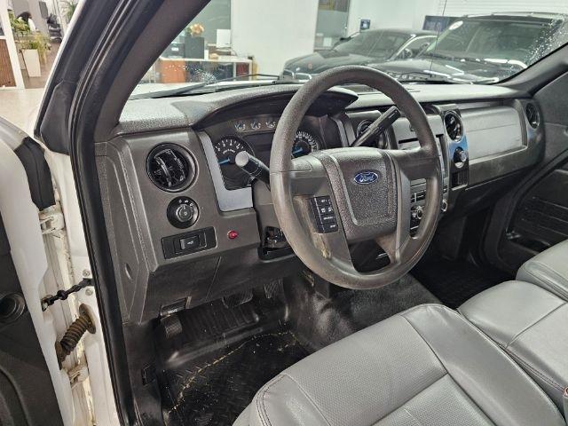 Ford F-150 4WD Reg Cab 126" STX 2014