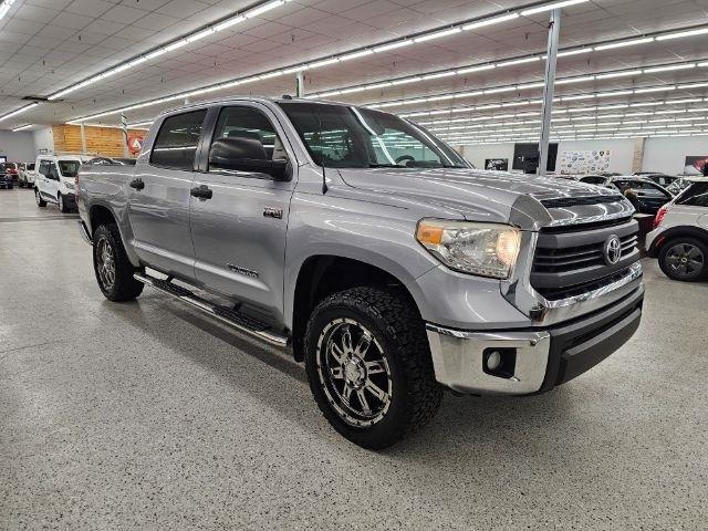 Toyota Tundra 4WD Truck CrewMax 5.7L FFV V8 6-Spd AT SR5 (Natl) 2014