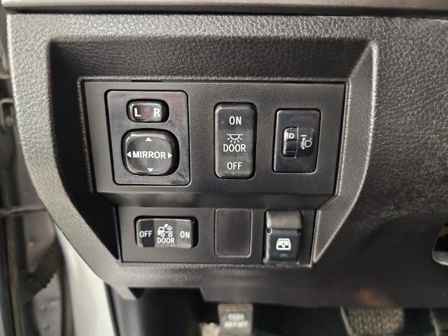 Toyota Tundra 4WD Truck CrewMax 5.7L FFV V8 6-Spd AT SR5 (Natl) 2014