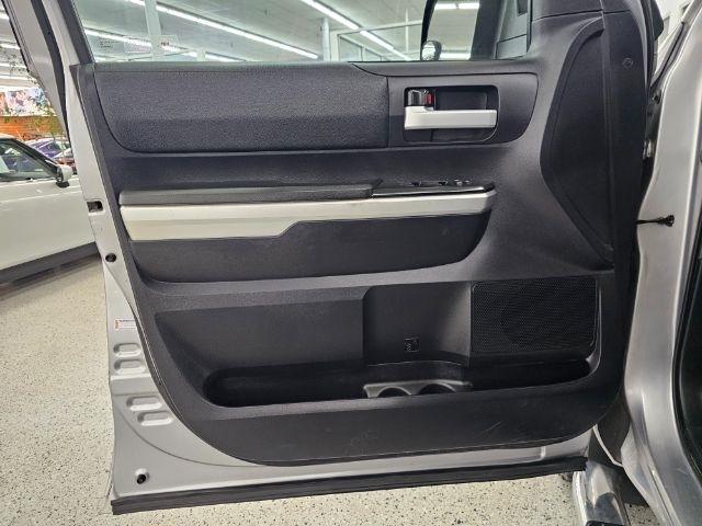 Toyota Tundra 4WD Truck CrewMax 5.7L FFV V8 6-Spd AT SR5 (Natl) 2014