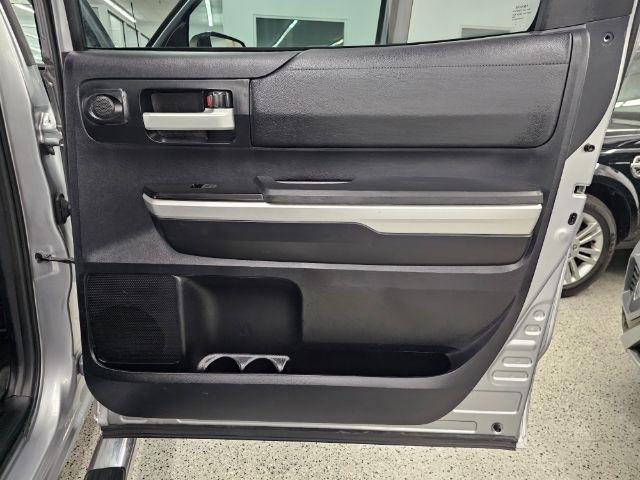 Toyota Tundra 4WD Truck CrewMax 5.7L FFV V8 6-Spd AT SR5 (Natl) 2014