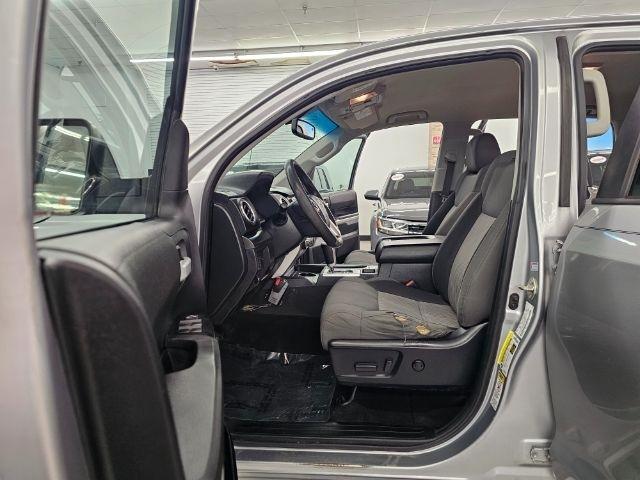 Toyota Tundra 4WD Truck CrewMax 5.7L FFV V8 6-Spd AT SR5 (Natl) 2014