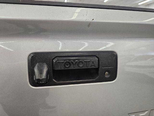 Toyota Tundra 4WD Truck CrewMax 5.7L FFV V8 6-Spd AT SR5 (Natl) 2014