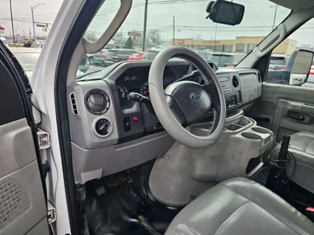 Ford Econoline Commercial Cutaway E-450 Super Duty 158" DRW 2012