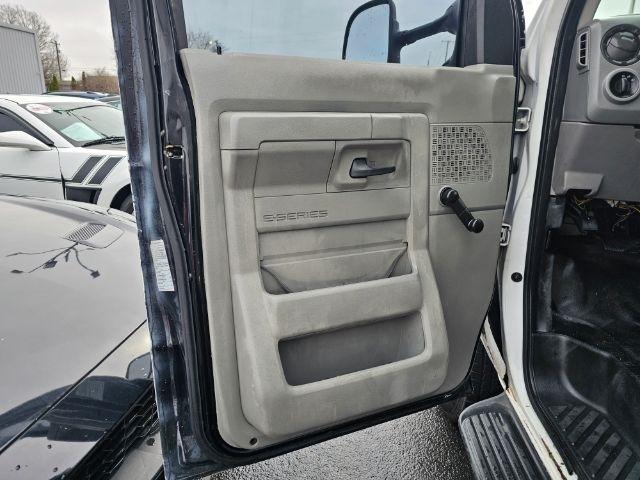 Ford Econoline Commercial Cutaway E-450 Super Duty 158" DRW 2012