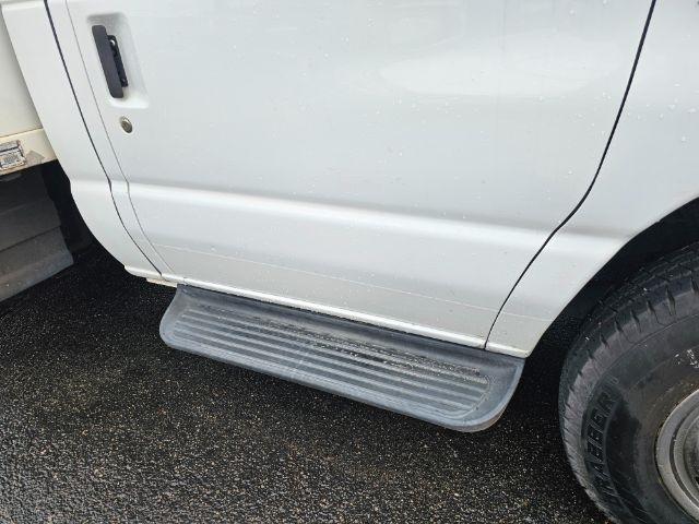 Ford Econoline Commercial Cutaway E-450 Super Duty 158" DRW 2012