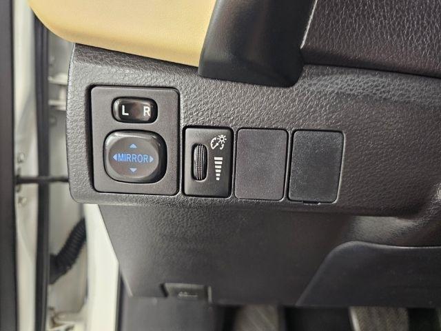 Toyota Corolla 50th Anniversary Special Edition CVT (Natl) 2017