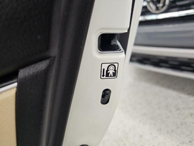 Toyota Corolla 50th Anniversary Special Edition CVT (Natl) 2017