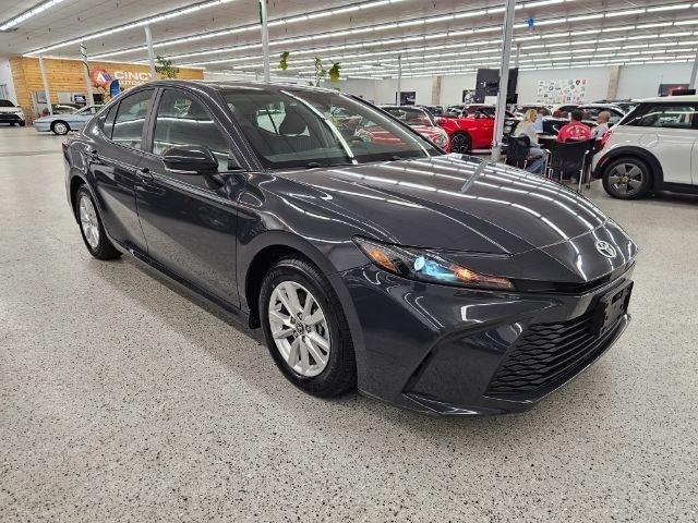 Toyota Camry XLE (Natl) 2025