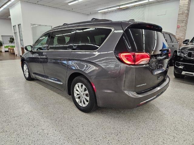 Chrysler Pacifica Touring-L FWD 2017