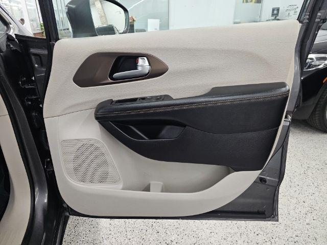 Chrysler Pacifica Touring-L FWD 2017