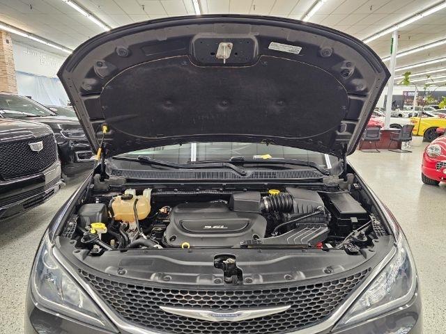 Chrysler Pacifica Touring-L FWD 2017