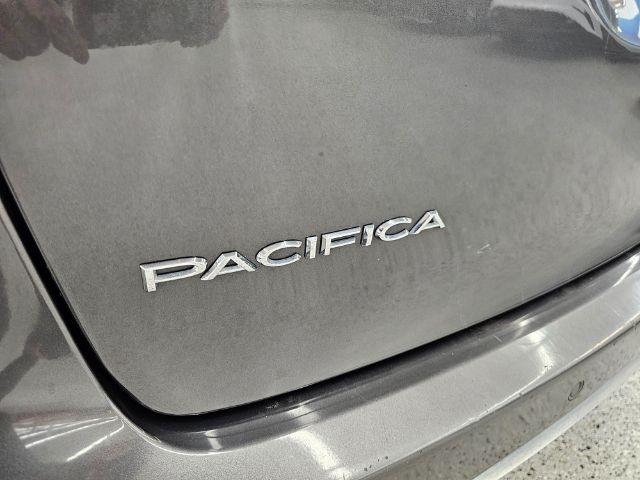 Chrysler Pacifica Touring-L FWD 2017