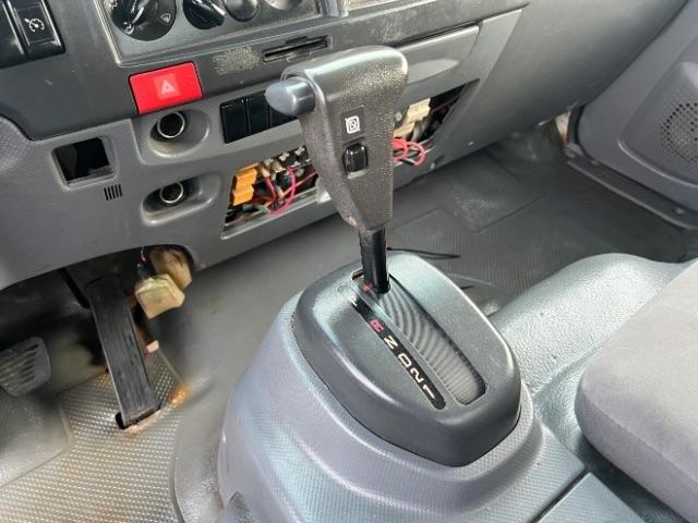 Isuzu NPR HD DSL REG AT 109" WB RED CAB IBT AIR PWL 2014