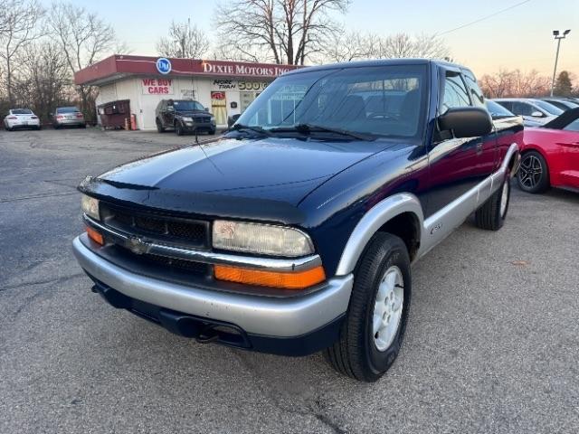2000 Chevrolet S-10 Ext Cab 123" WB 4WD LS