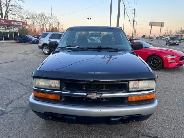 Chevrolet S-10 Ext Cab 123" WB 4WD LS 2000