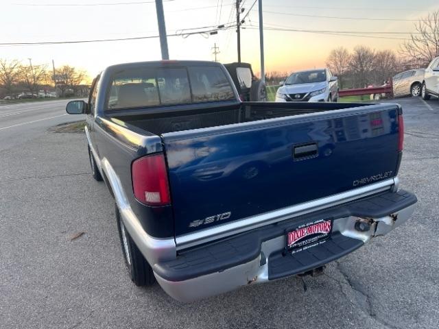 Chevrolet S-10 Ext Cab 123" WB 4WD LS 2000