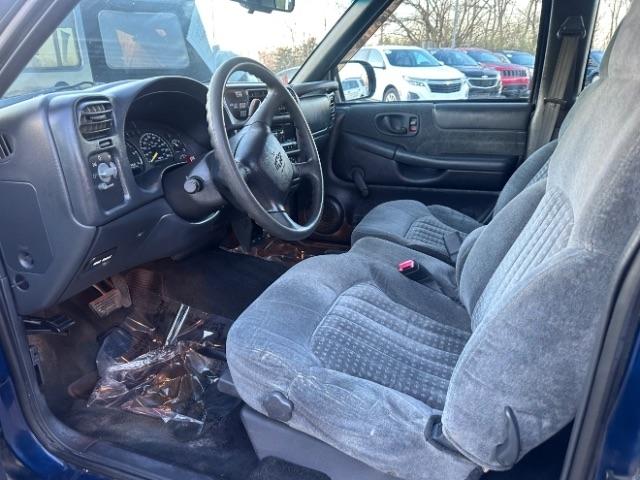 Chevrolet S-10 Ext Cab 123" WB 4WD LS 2000