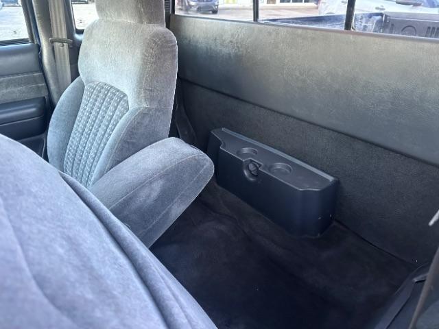 Chevrolet S-10 Ext Cab 123" WB 4WD LS 2000