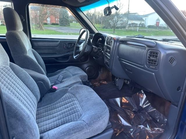 Chevrolet S-10 Ext Cab 123" WB 4WD LS 2000