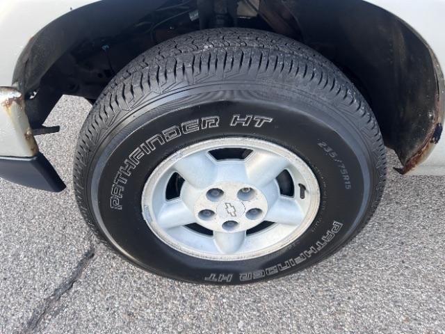 Chevrolet S-10 Ext Cab 123" WB 4WD LS 2000