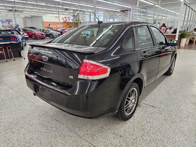 Ford Focus 4dr Sdn SE 2010