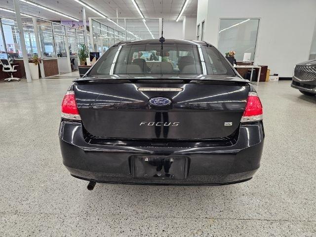 Ford Focus 4dr Sdn SE 2010