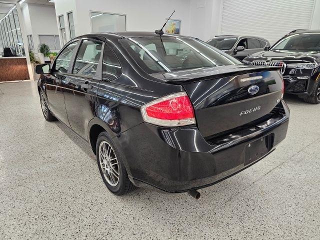 Ford Focus 4dr Sdn SE 2010