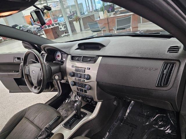 Ford Focus 4dr Sdn SE 2010