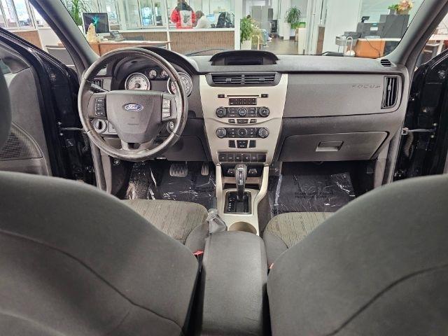 Ford Focus 4dr Sdn SE 2010