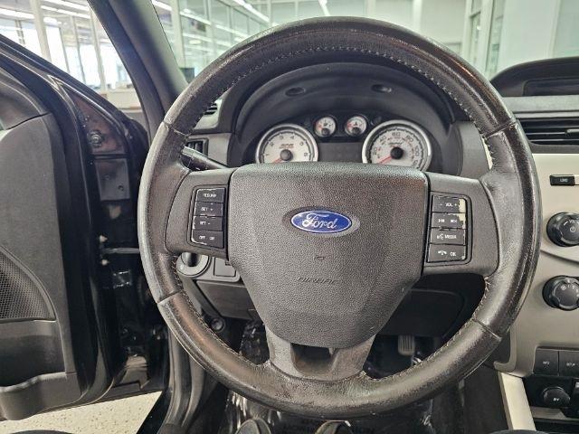 Ford Focus 4dr Sdn SE 2010