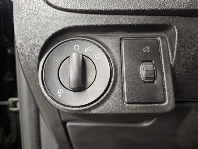 Ford Focus 4dr Sdn SE 2010