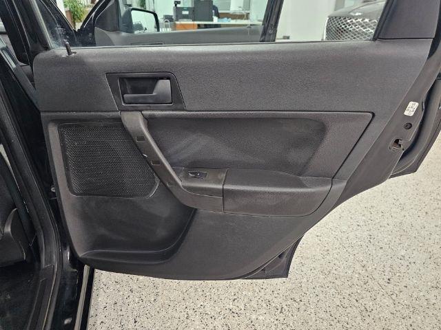 Ford Focus 4dr Sdn SE 2010