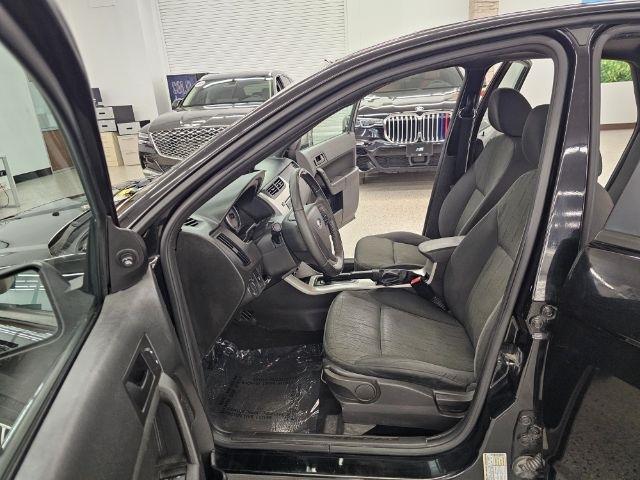 Ford Focus 4dr Sdn SE 2010