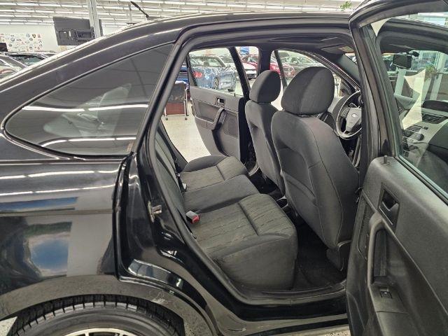 Ford Focus 4dr Sdn SE 2010