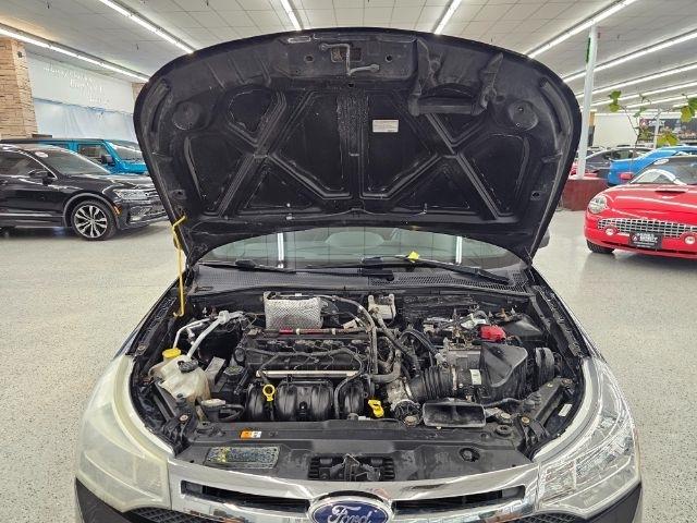 Ford Focus 4dr Sdn SE 2010