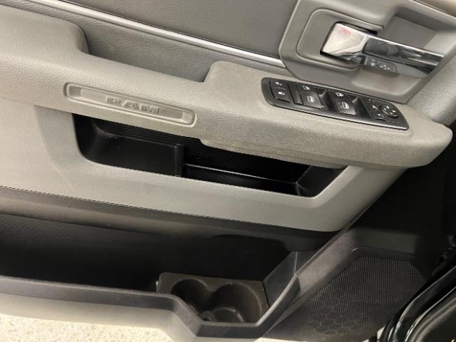 RAM 1500 4WD Crew Cab 140.5" Big Horn 2016