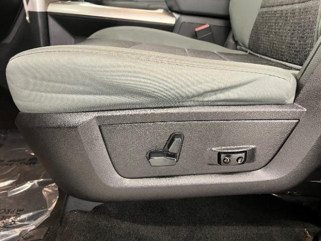 RAM 1500 4WD Crew Cab 140.5" Big Horn 2016