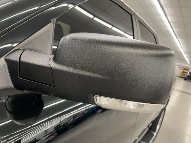 RAM 1500 4WD Crew Cab 140.5" Big Horn 2016