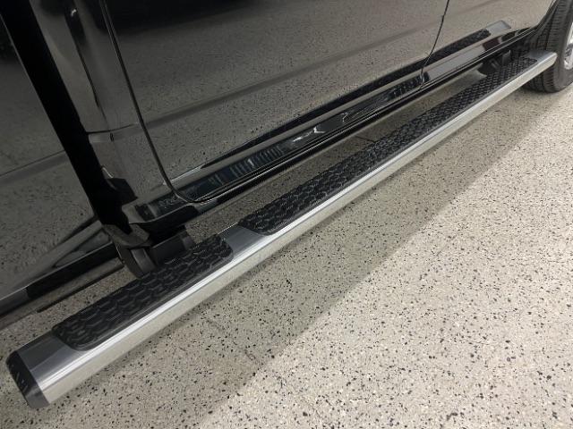 RAM 1500 4WD Crew Cab 140.5" Big Horn 2016