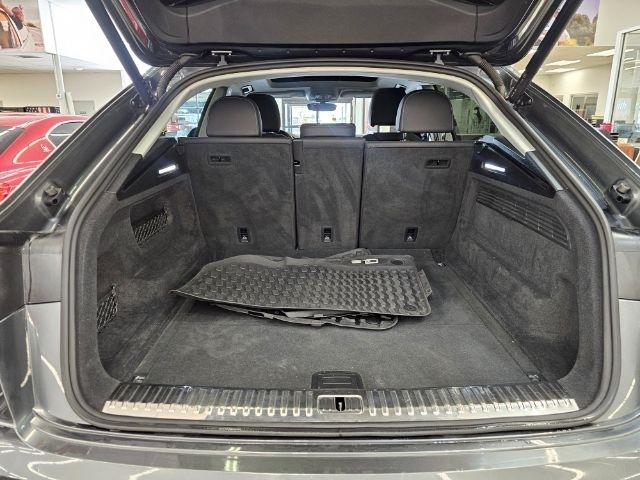 Audi Q8 Premium Plus 55 TFSI quattro 2021